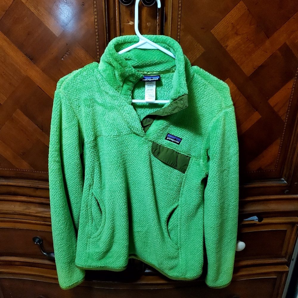 Green pullover